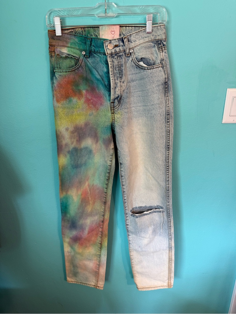 EUC Women’s Revice Tie Dyed Denim Straight Leg Ripped Pants Size 26